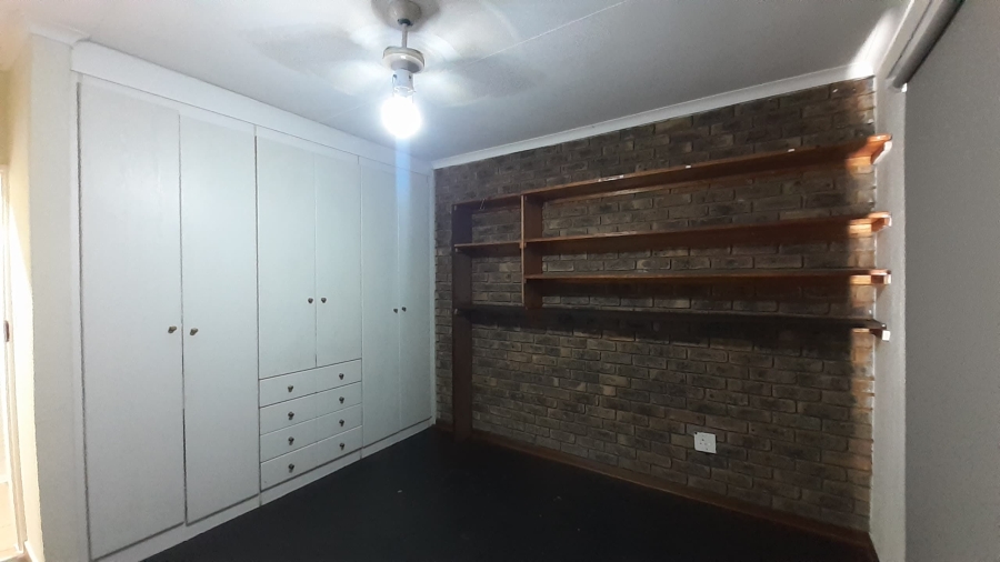 5 Bedroom Property for Sale in Ifafi North West